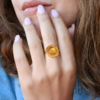 QZQXDbZRzxbeRnFRGTgDzhlBAFGcoYjHFORb9SDu Elegant Floral Medallion Gold-Tone Ring
