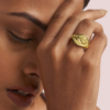 lDnjSmFZ6cx51SzVEUv1UvPqZCHVjz8gFBemRA2y Leaf Motif Gold-Plated Ring with Floral Detailing