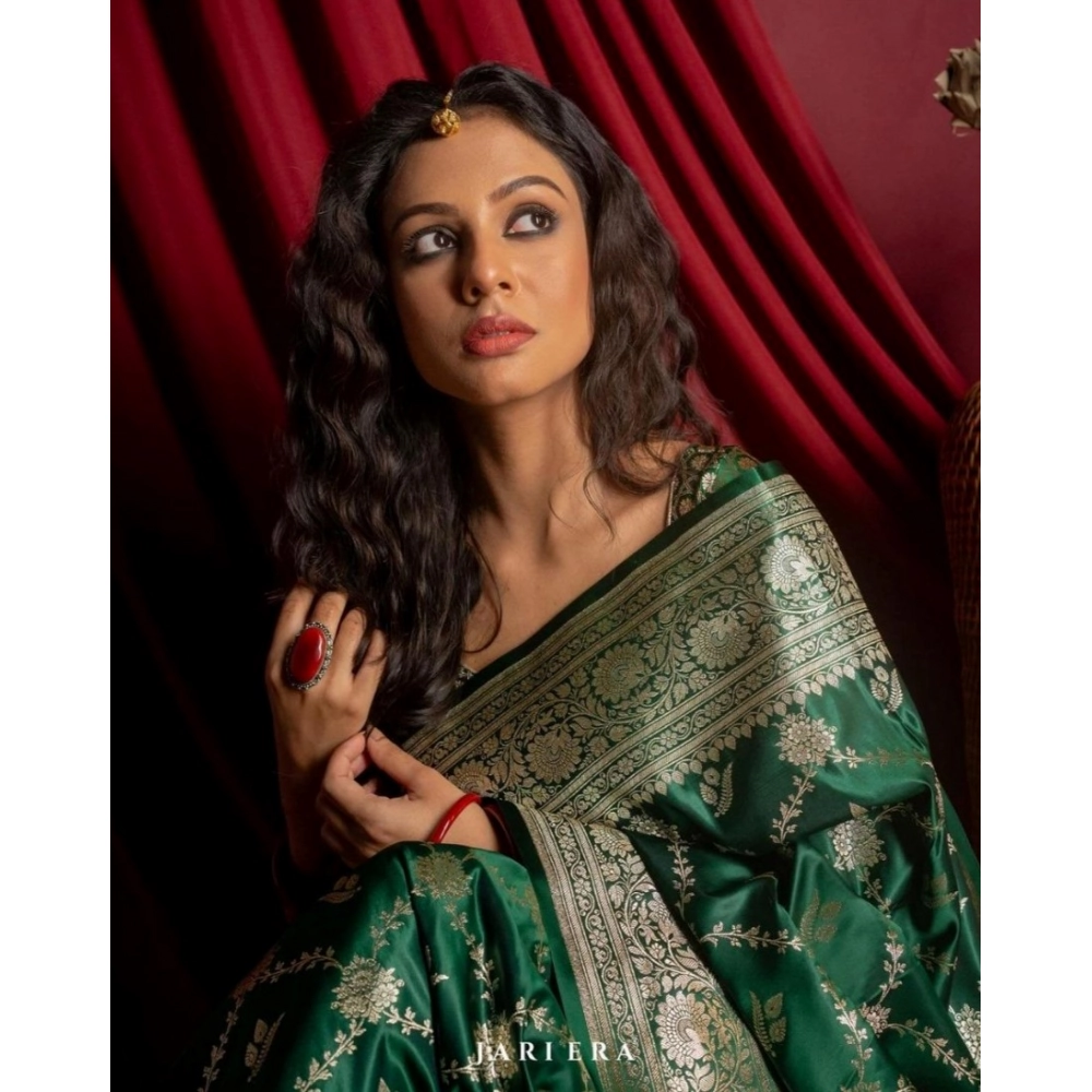 Women's Silk Printed Saree With Unstitched Blouse 5.5Mtr (Dark Green) - Image 3