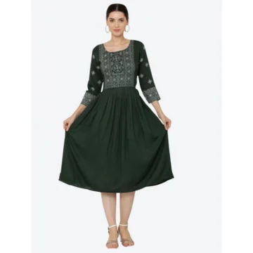 Women's Casual Rayon 3-4th Sleeves Kurti (Green)